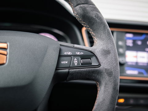 SEAT Leon ST 2.0 TSI CUPRA R 4DRIVE PANO CARBON BREMBO BEATS