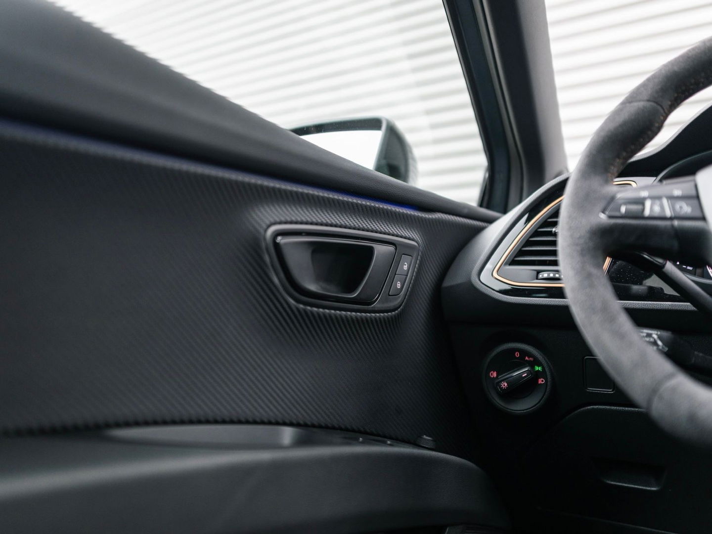 SEAT Leon ST 2.0 TSI CUPRA R 4DRIVE PANO CARBON BREMBO BEATS