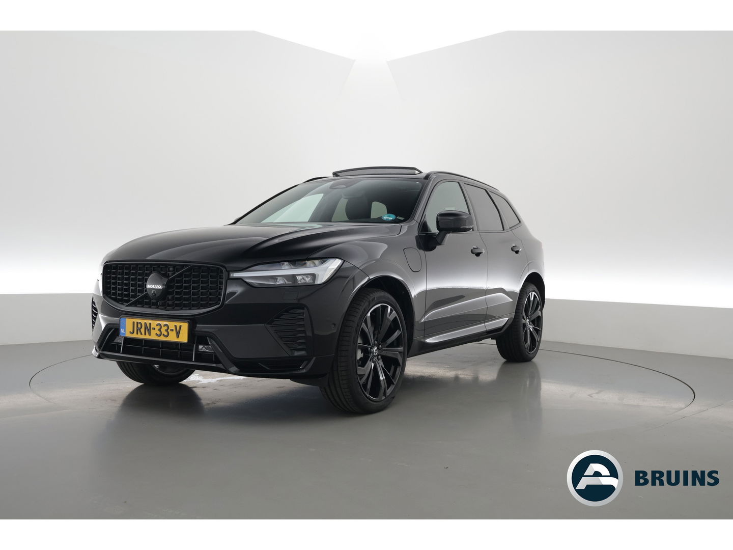 Volvo XC60 2.0 T6 Plug-in hybrid AWD Ultra Black Edition | Trekhaak | Head-up | Pano-dak | 360 camera | H&K Audio | Stoel+ stuurverw. | Sportstoelen |