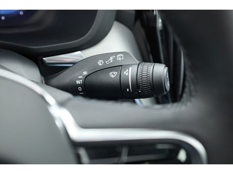 Volvo XC60 2.0 T6 Plug-in hybrid AWD Ultra Black Edition | Trekhaak | Head-up | Pano-dak | 360 camera | H&K Audio | Stoel+ stuurverw. | Sportstoelen |