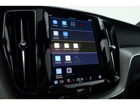 Volvo XC60 2.0 T6 Plug-in hybrid AWD Ultra Black Edition | Trekhaak | Head-up | Pano-dak | 360 camera | H&K Audio | Stoel+ stuurverw. | Sportstoelen |