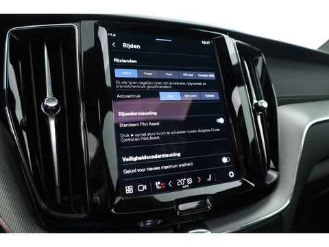 Volvo XC60 2.0 T6 Plug-in hybrid AWD Ultra Black Edition | Trekhaak | Head-up | Pano-dak | 360 camera | H&K Audio | Stoel+ stuurverw. | Sportstoelen |