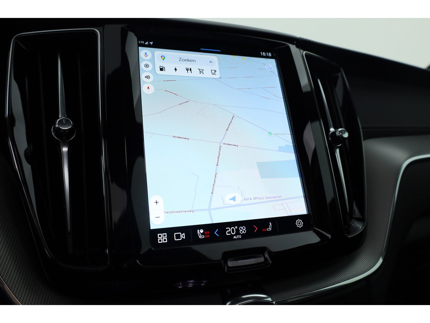 Volvo XC60 2.0 T6 Plug-in hybrid AWD Ultra Black Edition | Trekhaak | Head-up | Pano-dak | 360 camera | H&K Audio | Stoel+ stuurverw. | Sportstoelen |