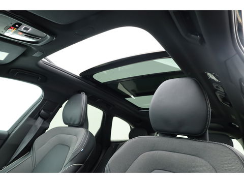 Volvo XC60 2.0 T6 Plug-in hybrid AWD Ultra Black Edition | Trekhaak | Head-up | Pano-dak | 360 camera | H&K Audio | Stoel+ stuurverw. | Sportstoelen |