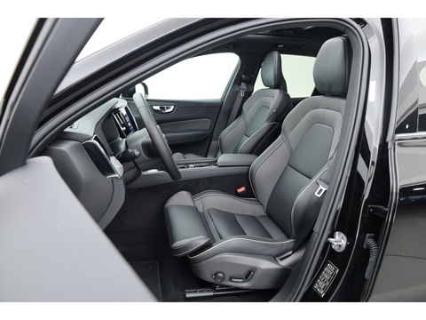 Volvo XC60 2.0 T6 Plug-in hybrid AWD Ultra Black Edition | Trekhaak | Head-up | Pano-dak | 360 camera | H&K Audio | Stoel+ stuurverw. | Sportstoelen |