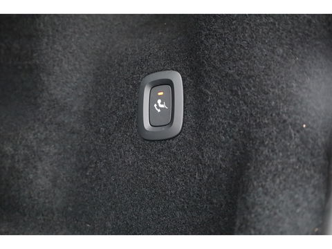 Volvo XC60 2.0 T6 Plug-in hybrid AWD Ultra Black Edition | Trekhaak | Head-up | Pano-dak | 360 camera | H&K Audio | Stoel+ stuurverw. | Sportstoelen |