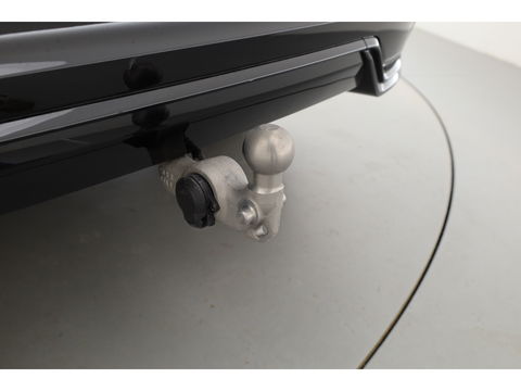 Volvo XC60 2.0 T6 Plug-in hybrid AWD Ultra Black Edition | Trekhaak | Head-up | Pano-dak | 360 camera | H&K Audio | Stoel+ stuurverw. | Sportstoelen |