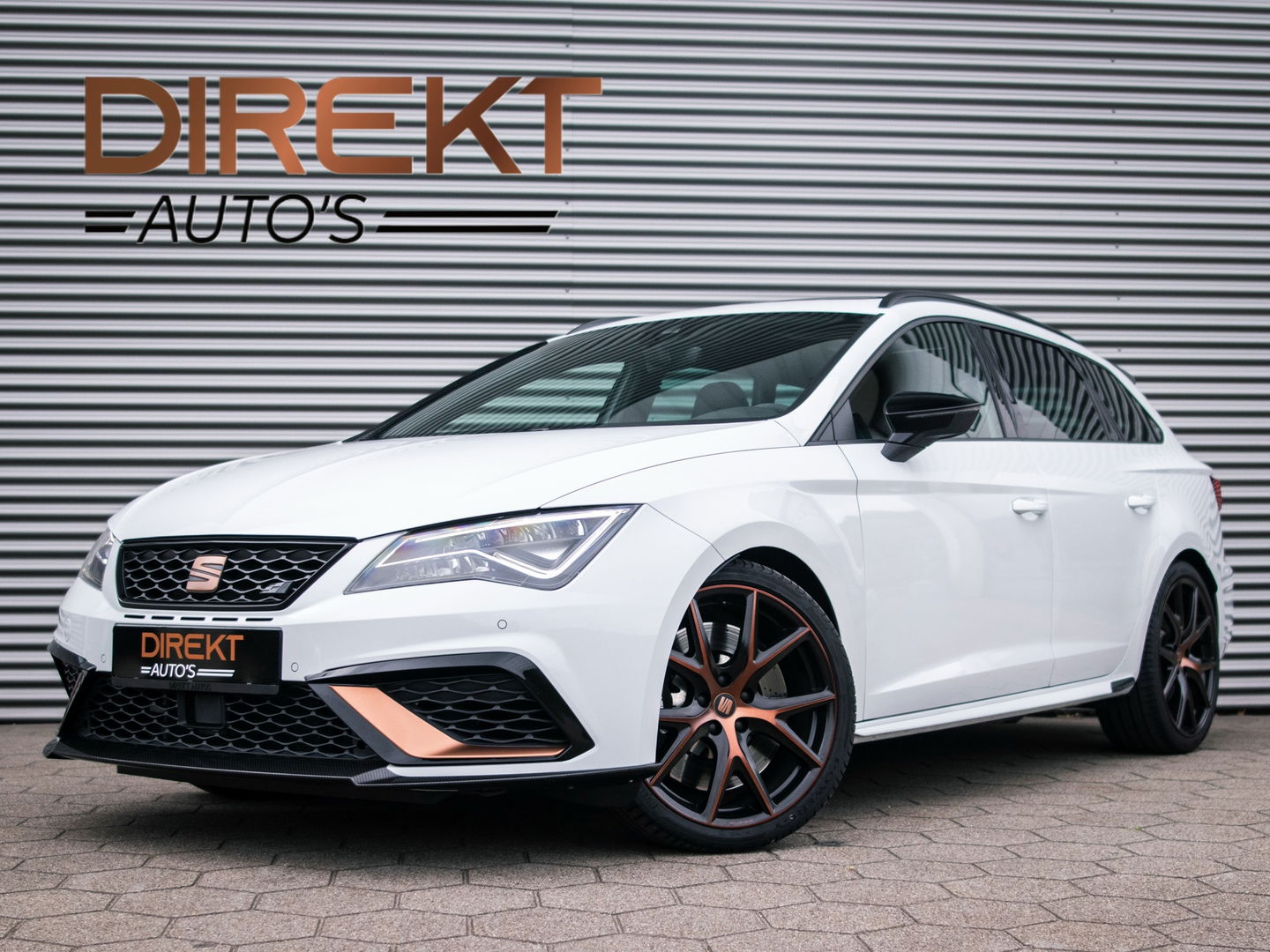 SEAT Leon ST 2.0 TSI CUPRA R 4DRIVE PANO CARBON BREMBO BEATS