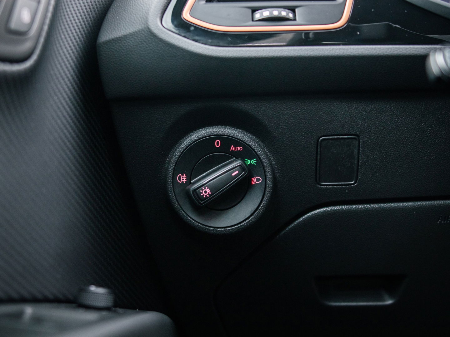 SEAT Leon ST 2.0 TSI CUPRA R 4DRIVE PANO CARBON BREMBO BEATS