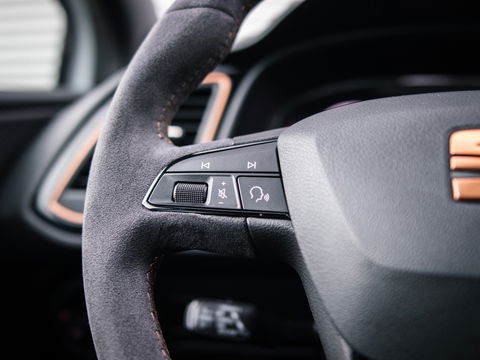 SEAT Leon ST 2.0 TSI CUPRA R 4DRIVE PANO CARBON BREMBO BEATS