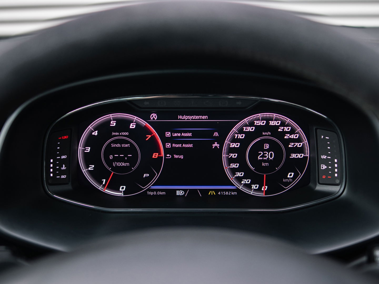 SEAT Leon ST 2.0 TSI CUPRA R 4DRIVE PANO CARBON BREMBO BEATS