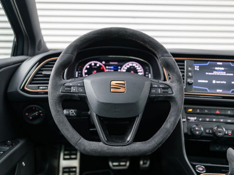 SEAT Leon ST 2.0 TSI CUPRA R 4DRIVE PANO CARBON BREMBO BEATS