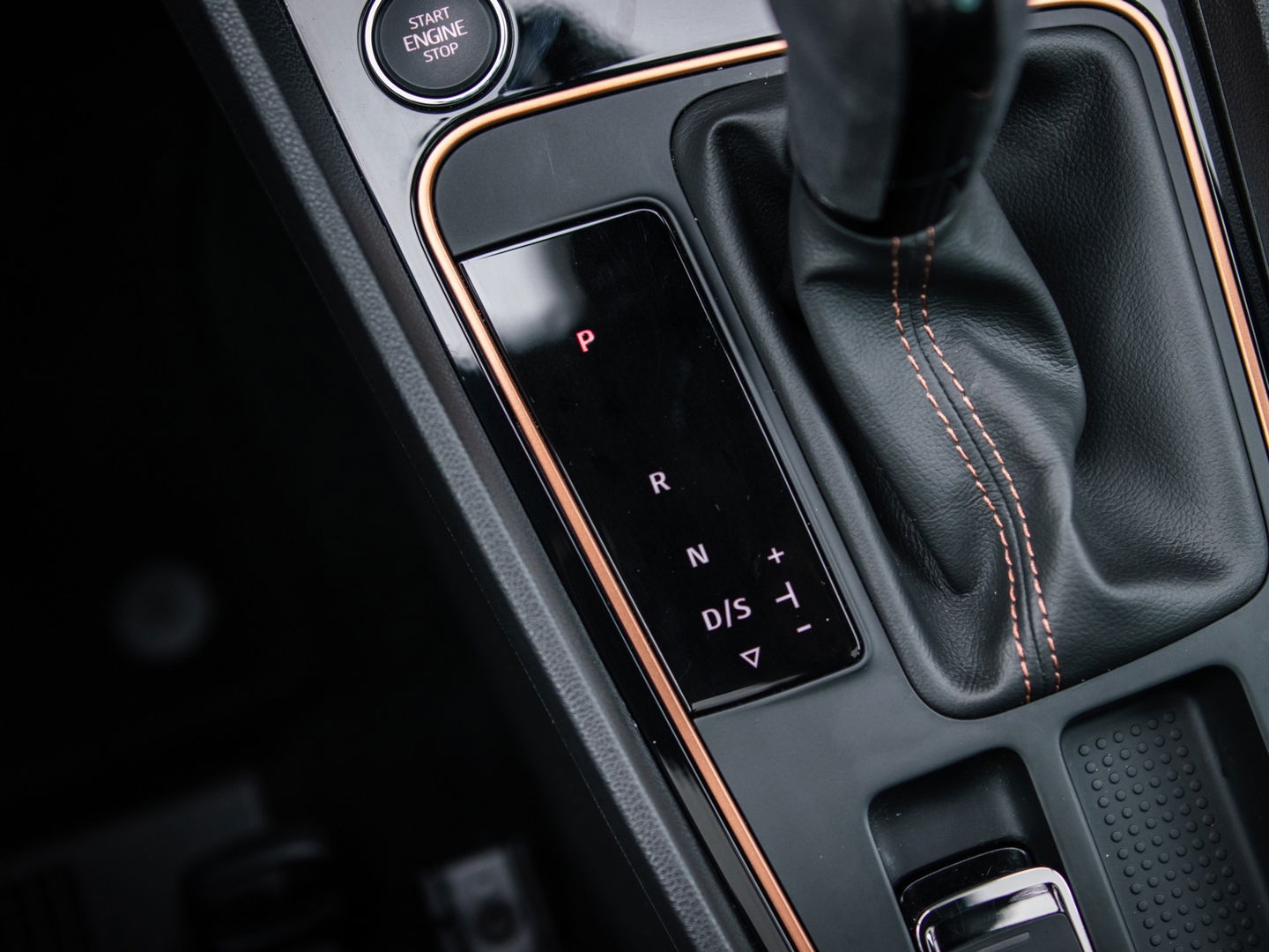 SEAT Leon ST 2.0 TSI CUPRA R 4DRIVE PANO CARBON BREMBO BEATS