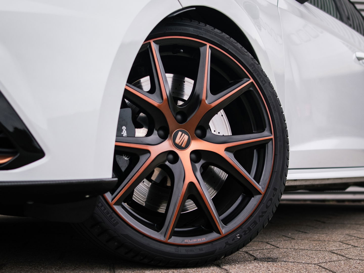 SEAT Leon ST 2.0 TSI CUPRA R 4DRIVE PANO CARBON BREMBO BEATS