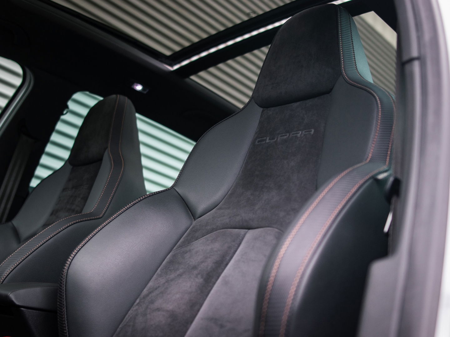 SEAT Leon ST 2.0 TSI CUPRA R 4DRIVE PANO CARBON BREMBO BEATS