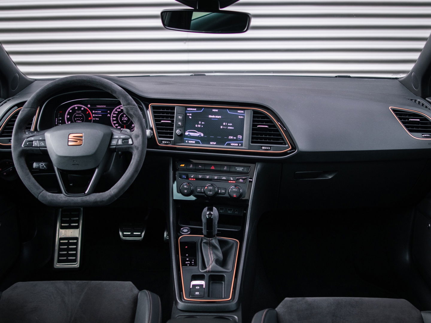 SEAT Leon ST 2.0 TSI CUPRA R 4DRIVE PANO CARBON BREMBO BEATS