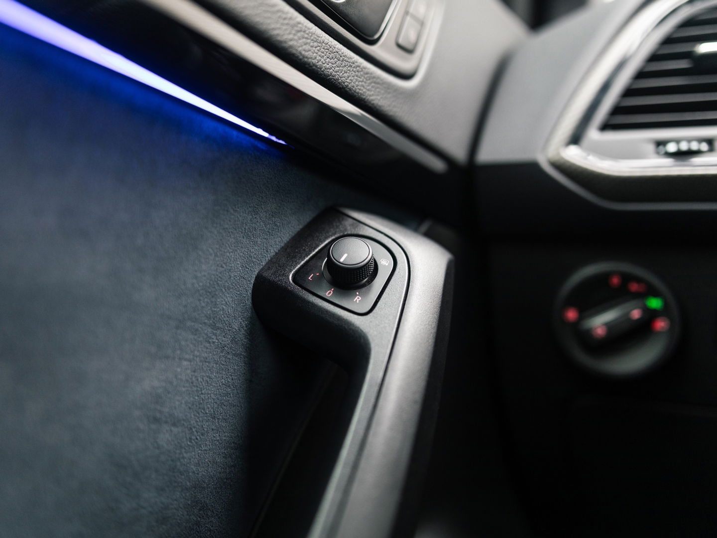 CUPRA Ateca 2.0 TSI 4DRIVE LIMITED AKRA CARBON BREMBO BEATS