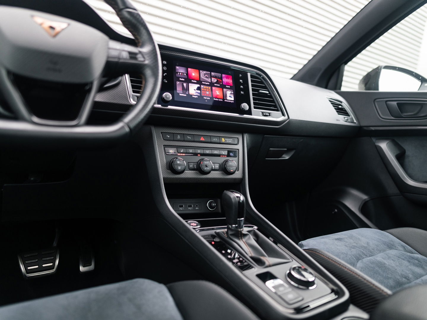 CUPRA Ateca 2.0 TSI 4DRIVE LIMITED AKRA CARBON BREMBO BEATS