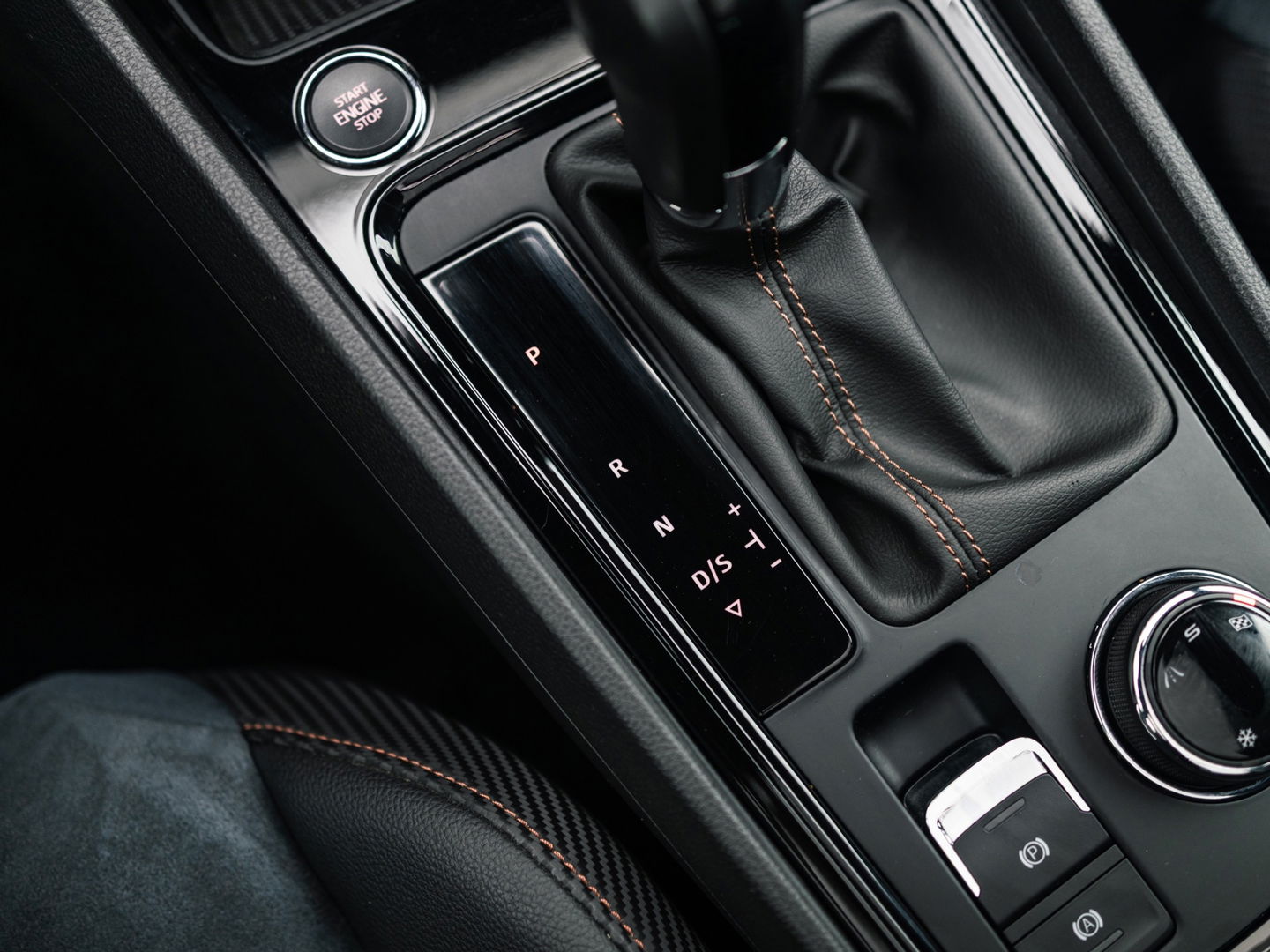 CUPRA Ateca 2.0 TSI 4DRIVE LIMITED AKRA CARBON BREMBO BEATS