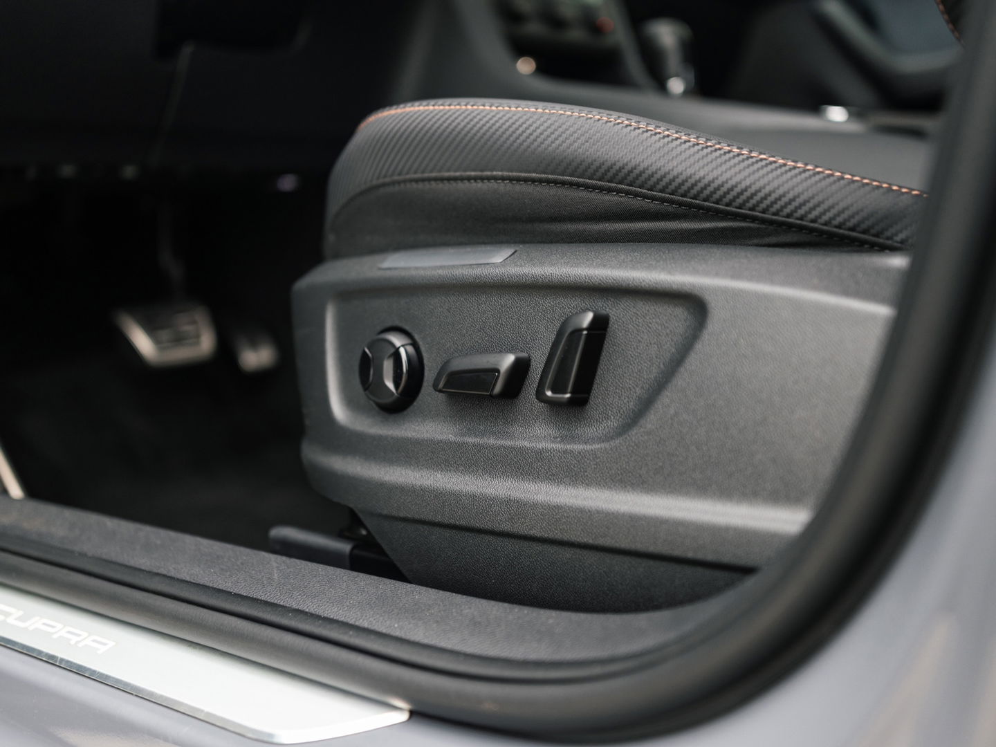 CUPRA Ateca 2.0 TSI 4DRIVE LIMITED AKRA CARBON BREMBO BEATS