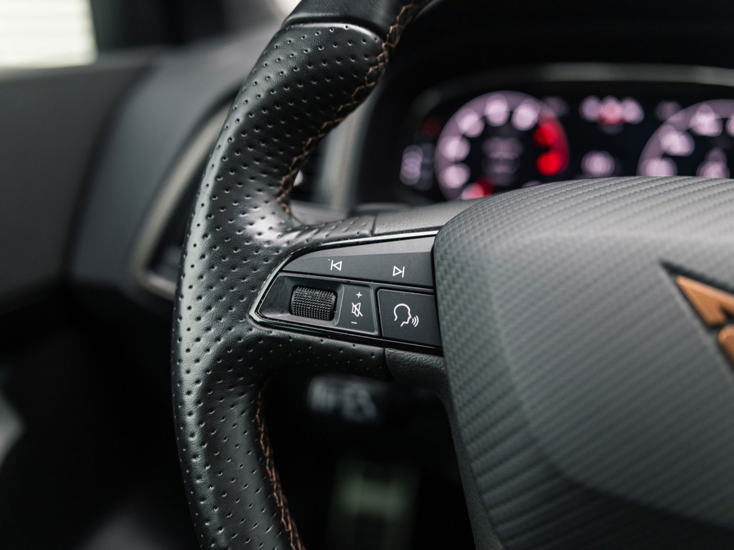 CUPRA Ateca 2.0 TSI 4DRIVE LIMITED AKRA CARBON BREMBO BEATS