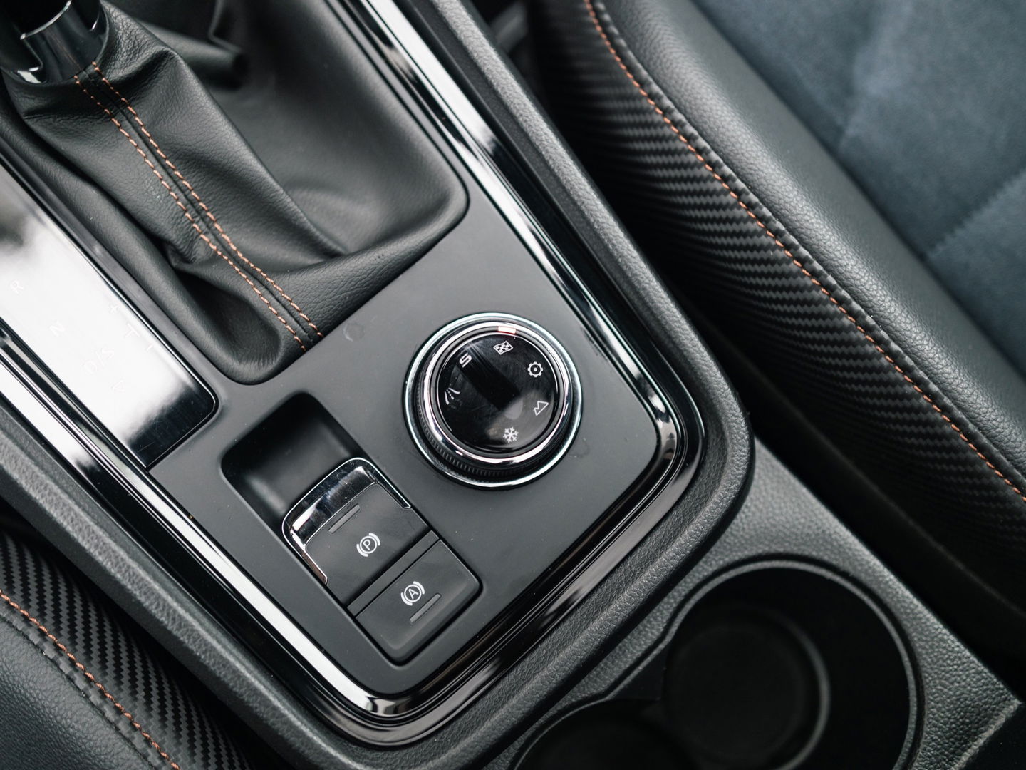 CUPRA Ateca 2.0 TSI 4DRIVE LIMITED AKRA CARBON BREMBO BEATS