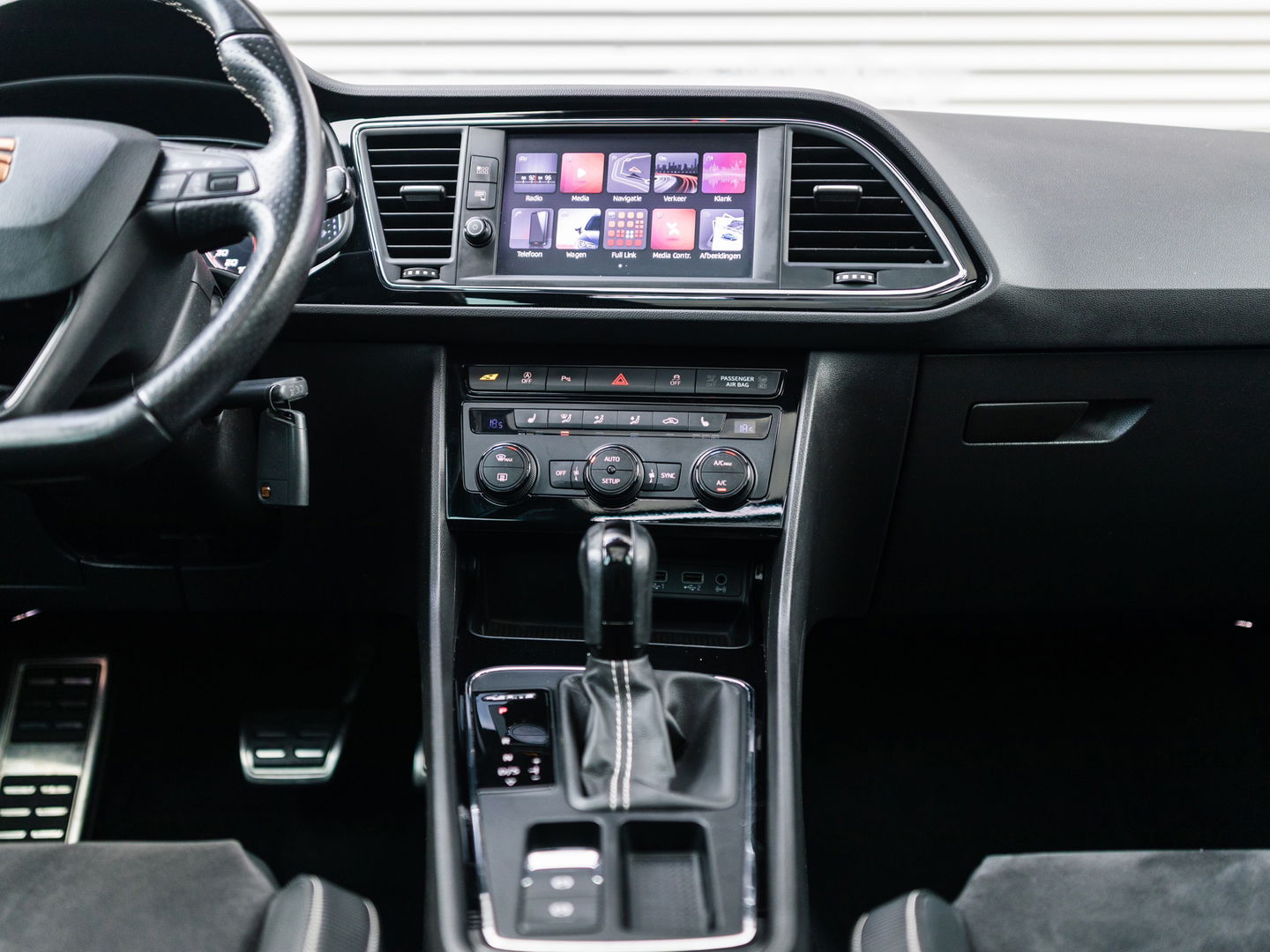 SEAT Leon ST 2.0 TSI CUPRA 300 4DRIVE PANO BEATS VIRTUAL DCC