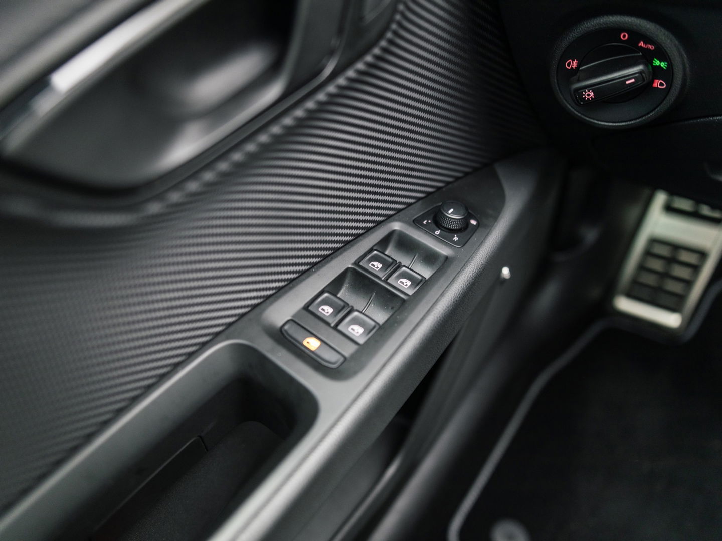 SEAT Leon ST 2.0 TSI CUPRA R 4DRIVE CARBON PANO BREMBO BEATS