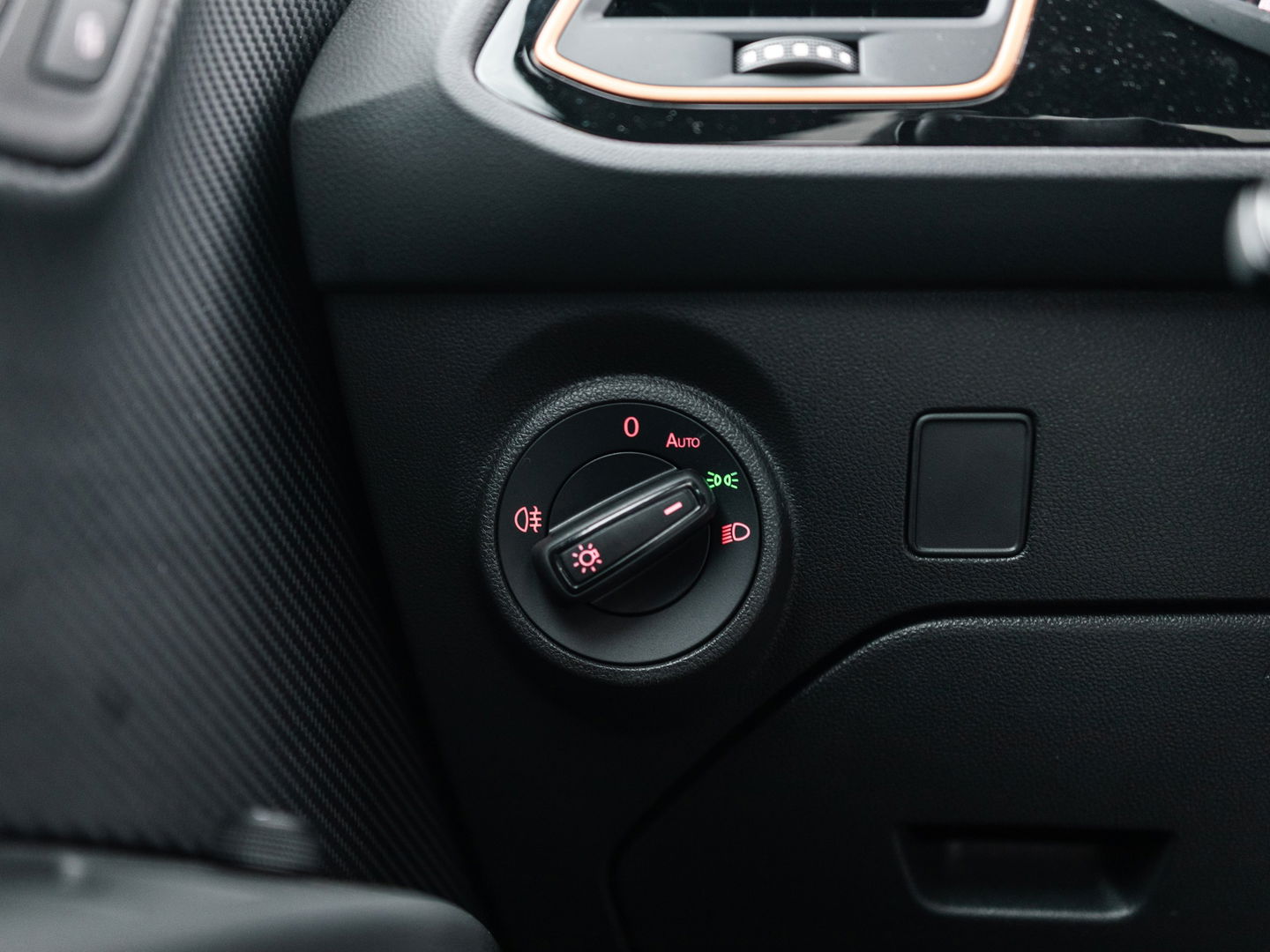 SEAT Leon ST 2.0 TSI CUPRA R 4DRIVE CARBON PANO BREMBO BEATS