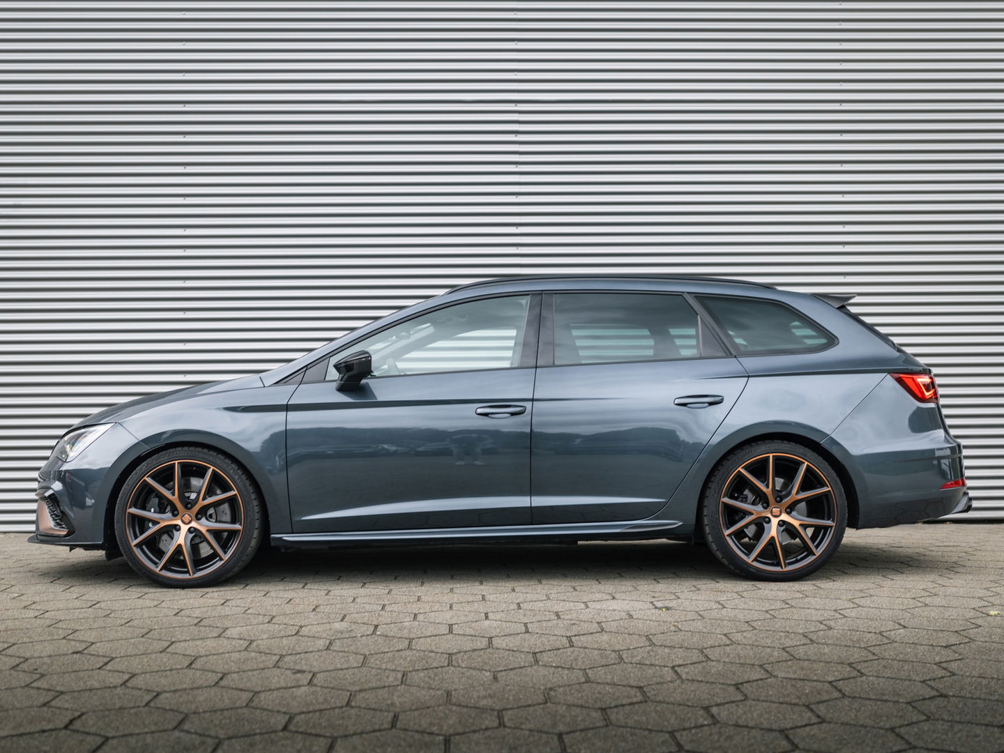 SEAT Leon ST 2.0 TSI CUPRA R 4DRIVE CARBON PANO BREMBO BEATS