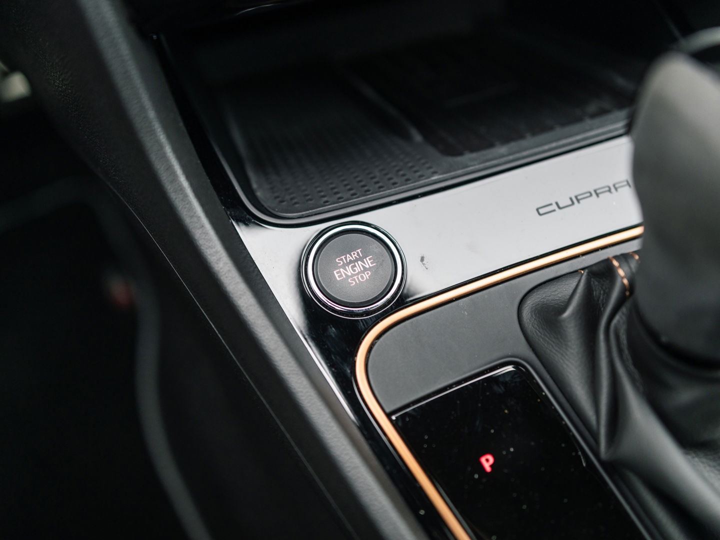 SEAT Leon ST 2.0 TSI CUPRA R 4DRIVE CARBON PANO BREMBO BEATS