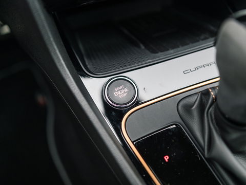 SEAT Leon ST 2.0 TSI CUPRA R 4DRIVE CARBON PANO BREMBO BEATS