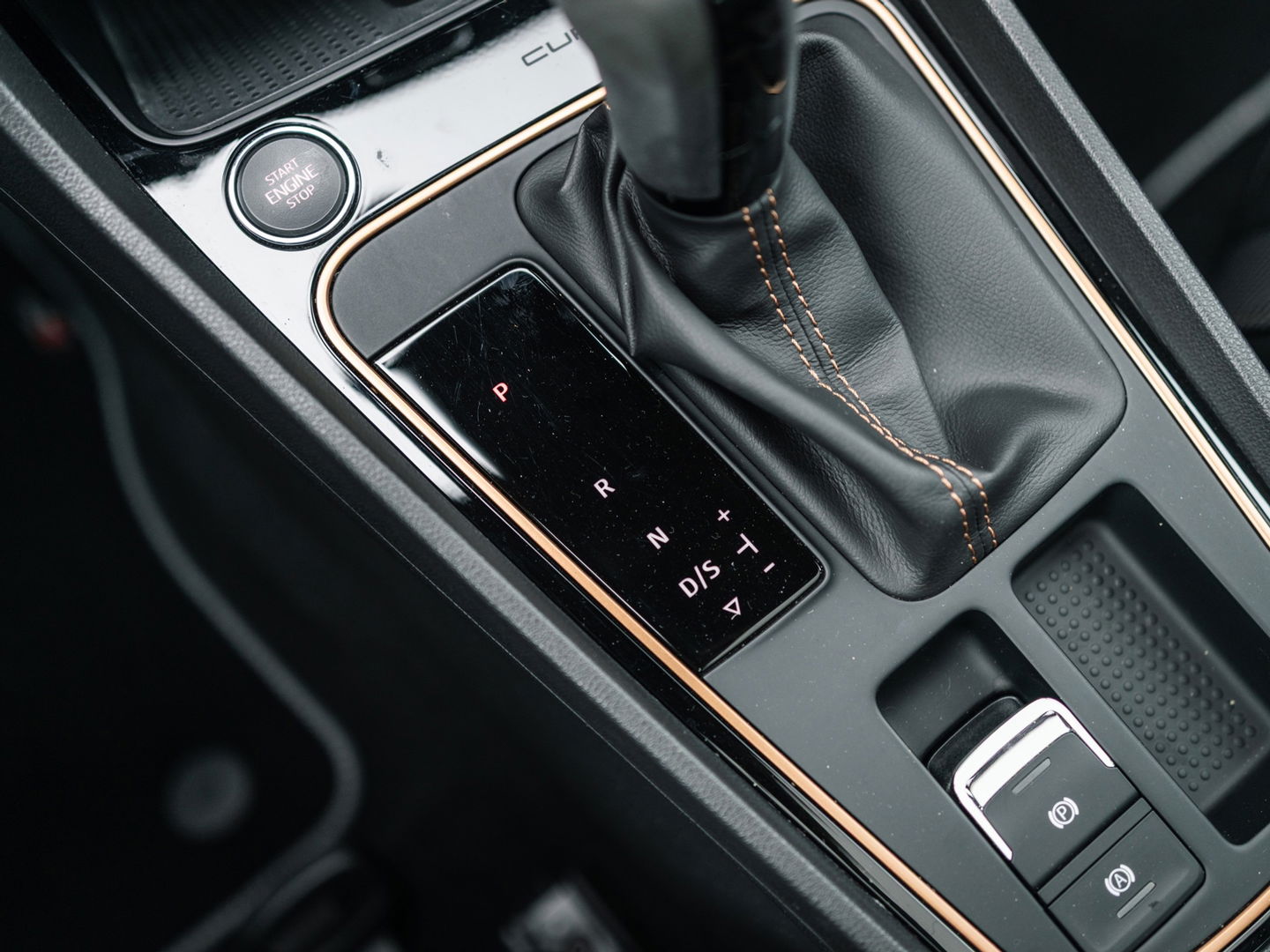 SEAT Leon ST 2.0 TSI CUPRA R 4DRIVE CARBON PANO BREMBO BEATS