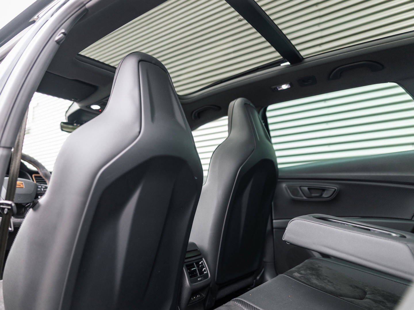 SEAT Leon ST 2.0 TSI CUPRA R 4DRIVE CARBON PANO BREMBO BEATS