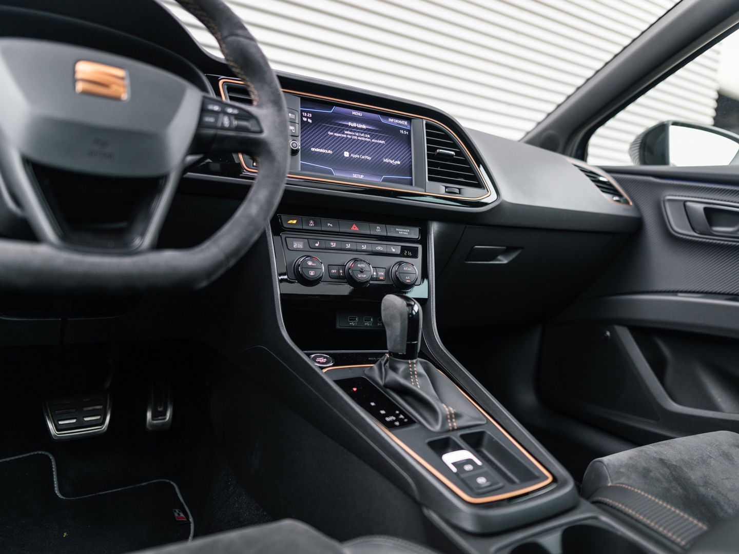 SEAT Leon ST 2.0 TSI CUPRA R 4DRIVE CARBON PANO BREMBO BEATS