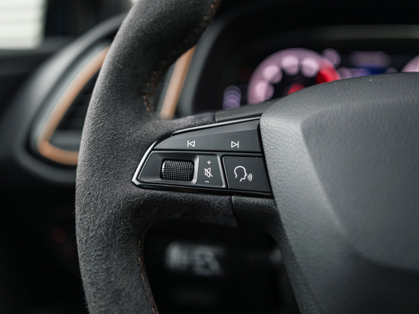 SEAT Leon ST 2.0 TSI CUPRA R 4DRIVE CARBON PANO BREMBO BEATS