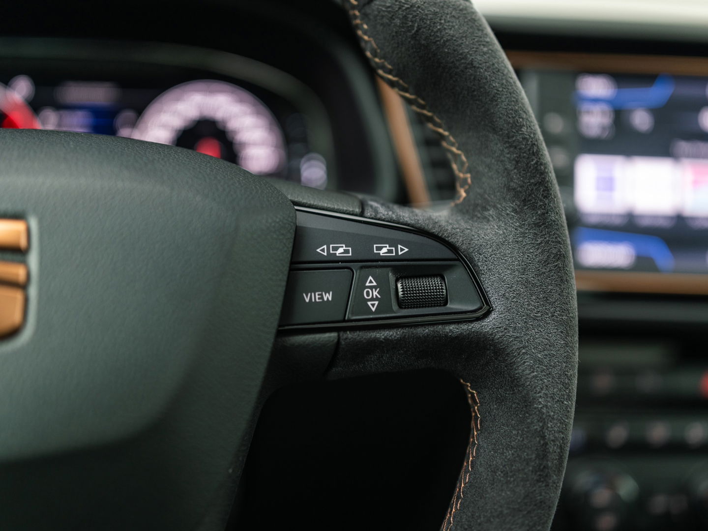 SEAT Leon ST 2.0 TSI CUPRA R 4DRIVE CARBON PANO BREMBO BEATS