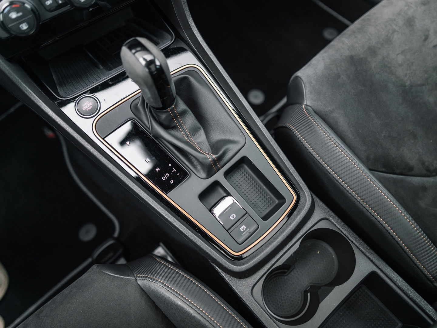 SEAT Leon ST 2.0 TSI CUPRA R 4DRIVE CARBON PANO BREMBO BEATS