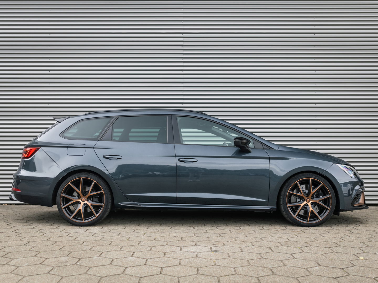 SEAT Leon ST 2.0 TSI CUPRA R 4DRIVE CARBON PANO BREMBO BEATS