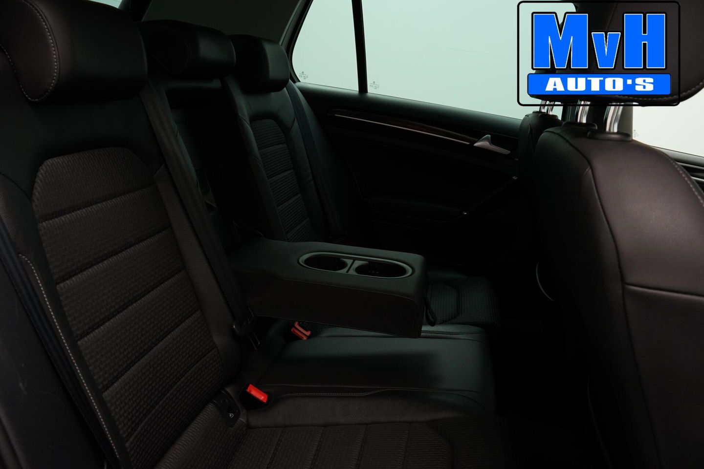 Volkswagen Golf 1.2 TSI Business Edition R-Line|CAMERA|TREKH