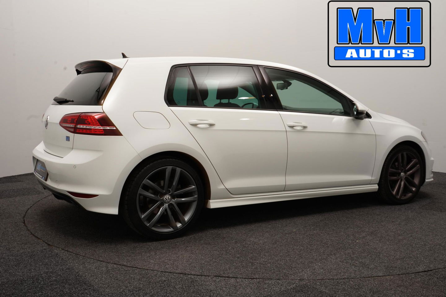 Volkswagen Golf 1.2 TSI Business Edition R-Line|CAMERA|TREKH