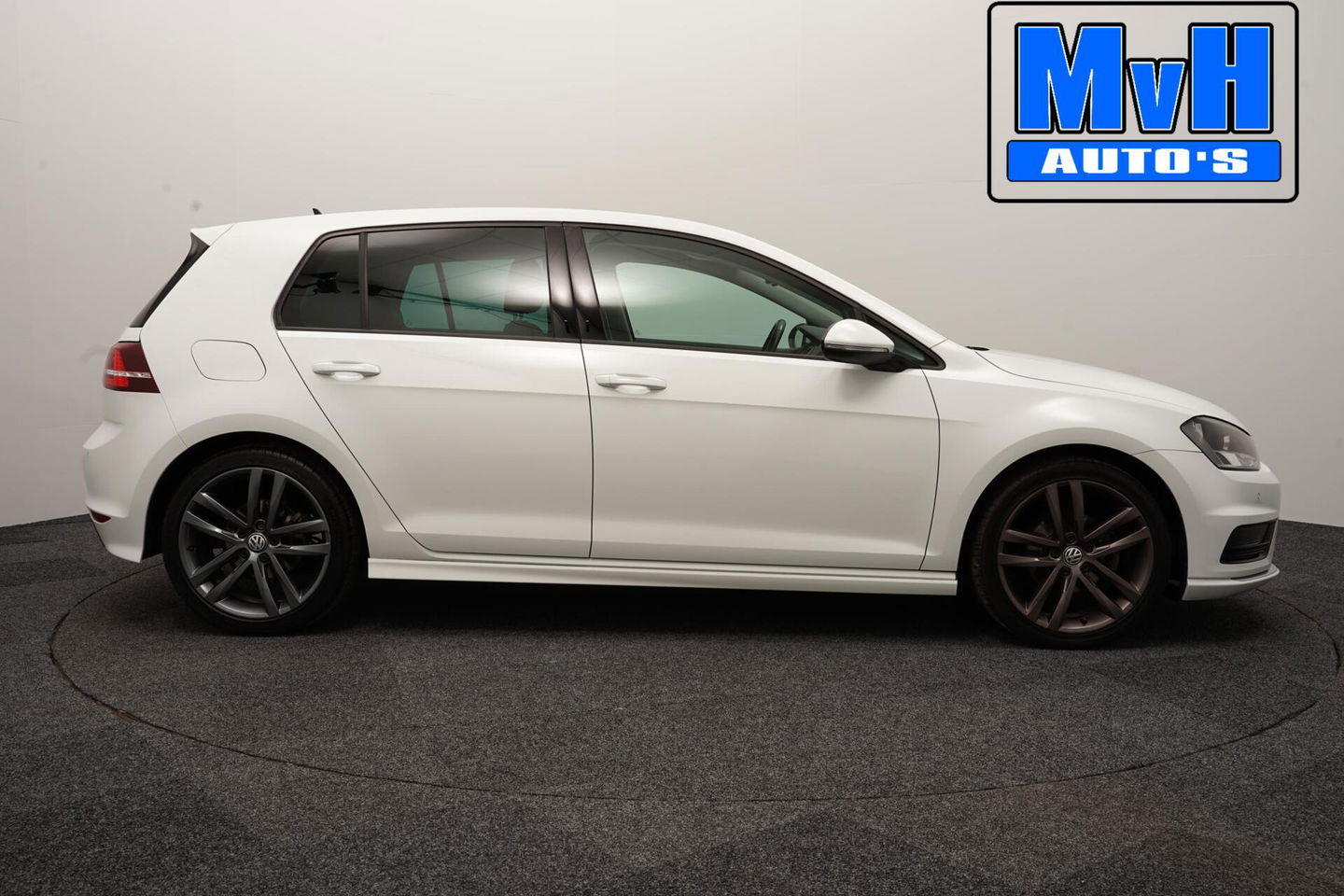 Volkswagen Golf 1.2 TSI Business Edition R-Line|CAMERA|TREKH