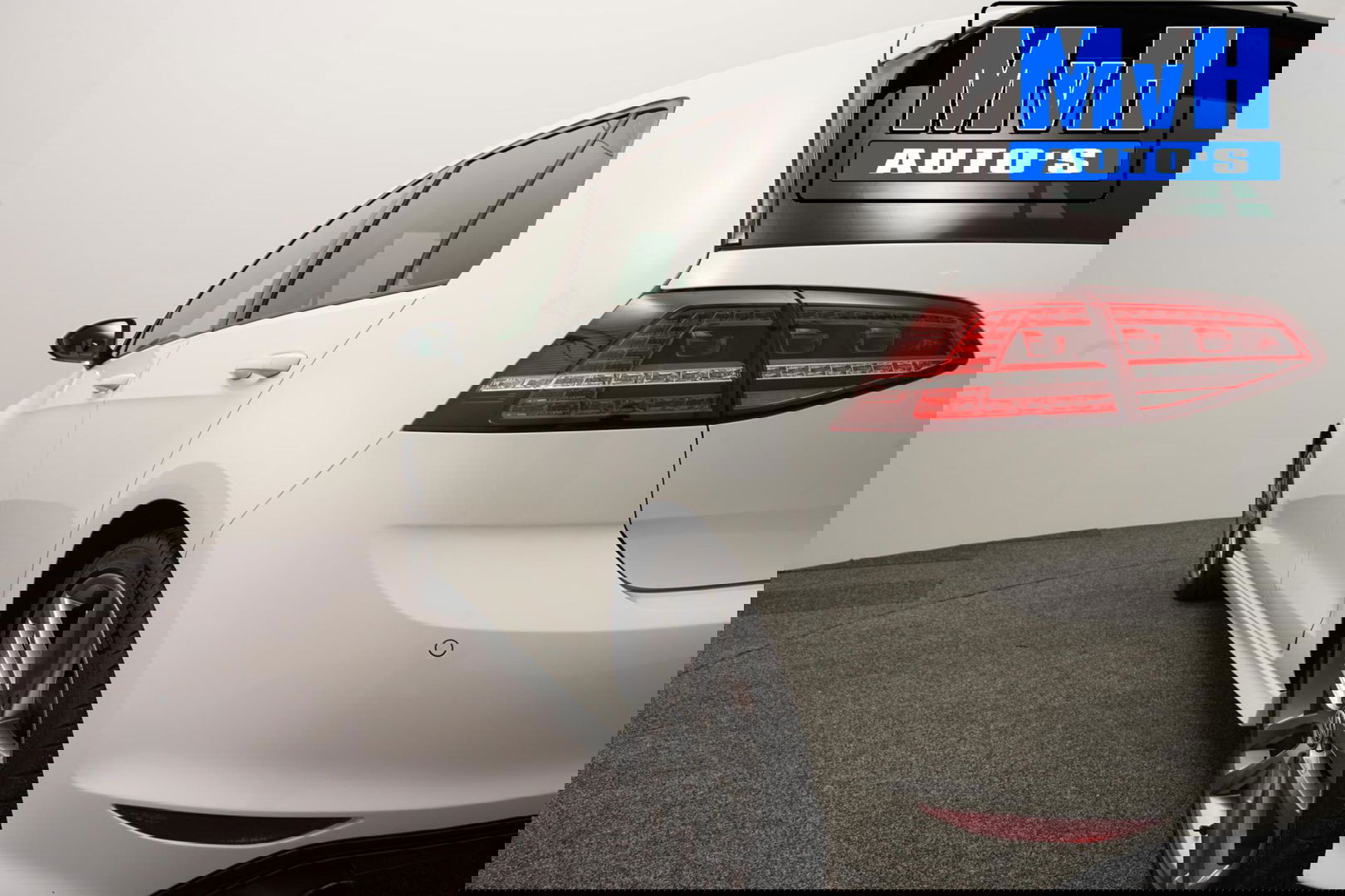 Volkswagen Golf 1.2 TSI Business Edition R-Line|CAMERA|TREKH