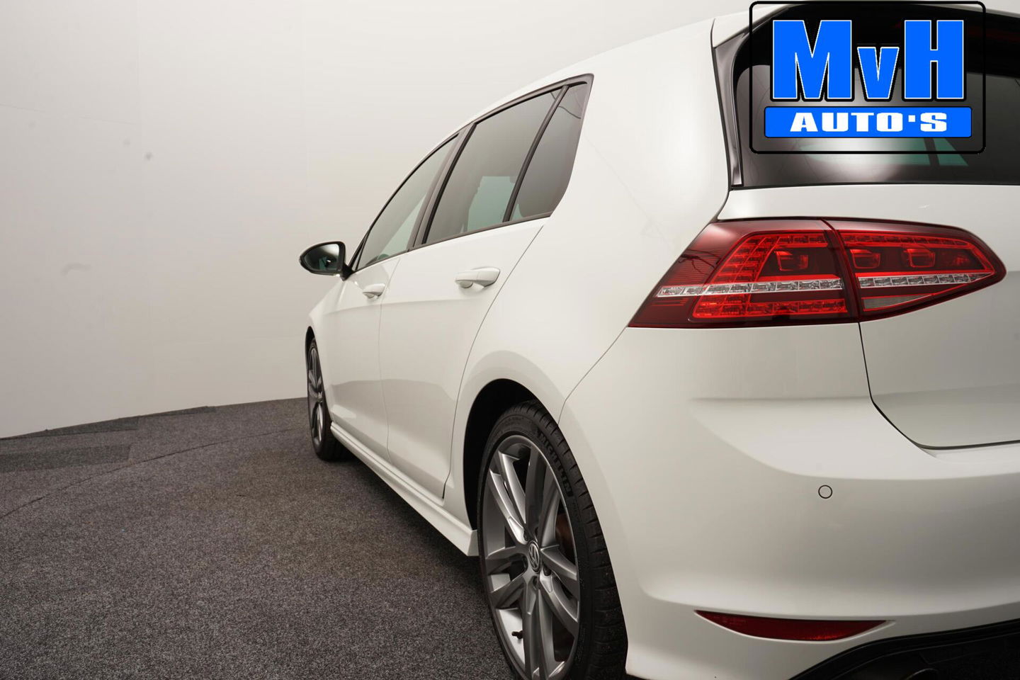 Volkswagen Golf 1.2 TSI Business Edition R-Line|CAMERA|TREKH