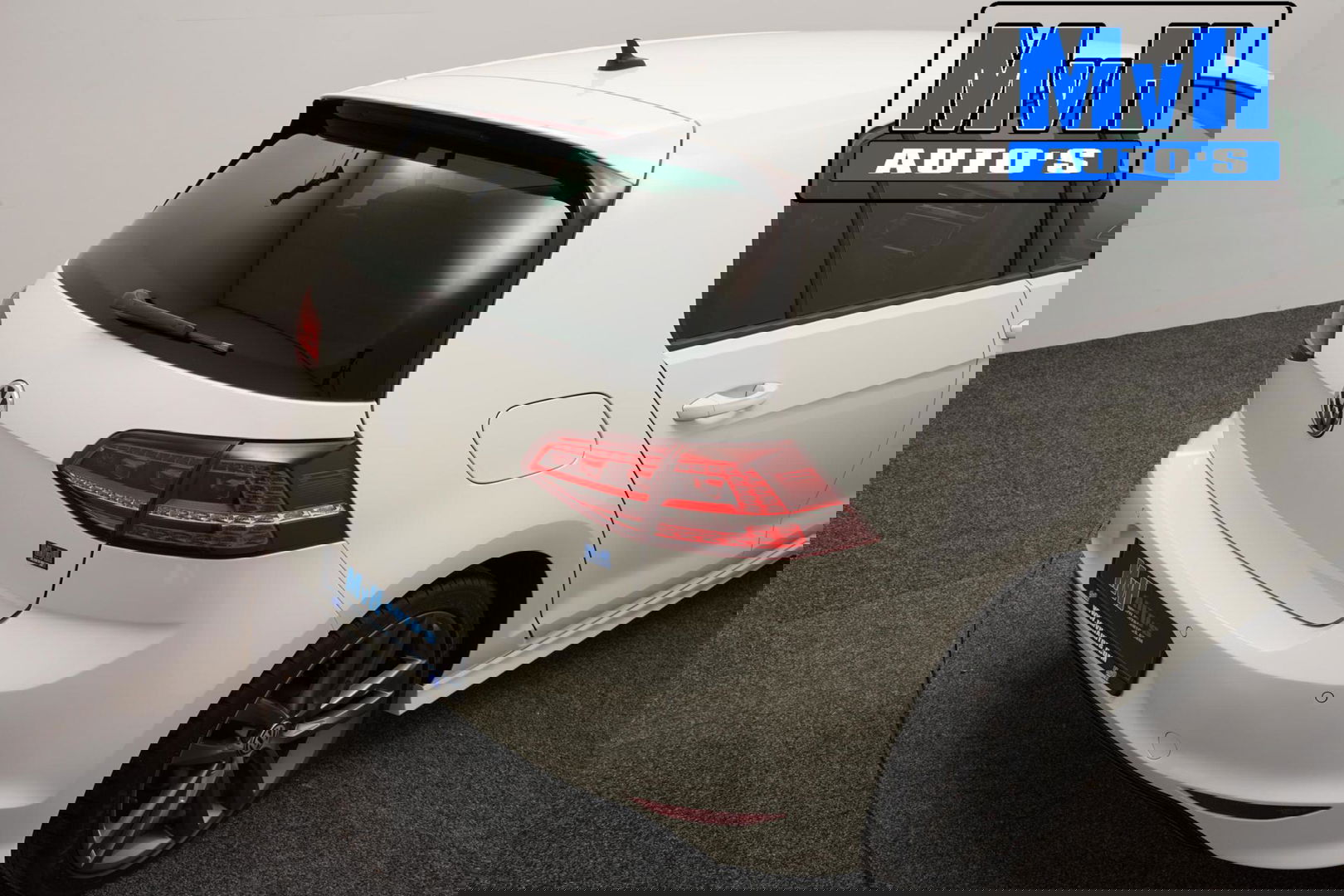 Volkswagen Golf 1.2 TSI Business Edition R-Line|CAMERA|TREKH