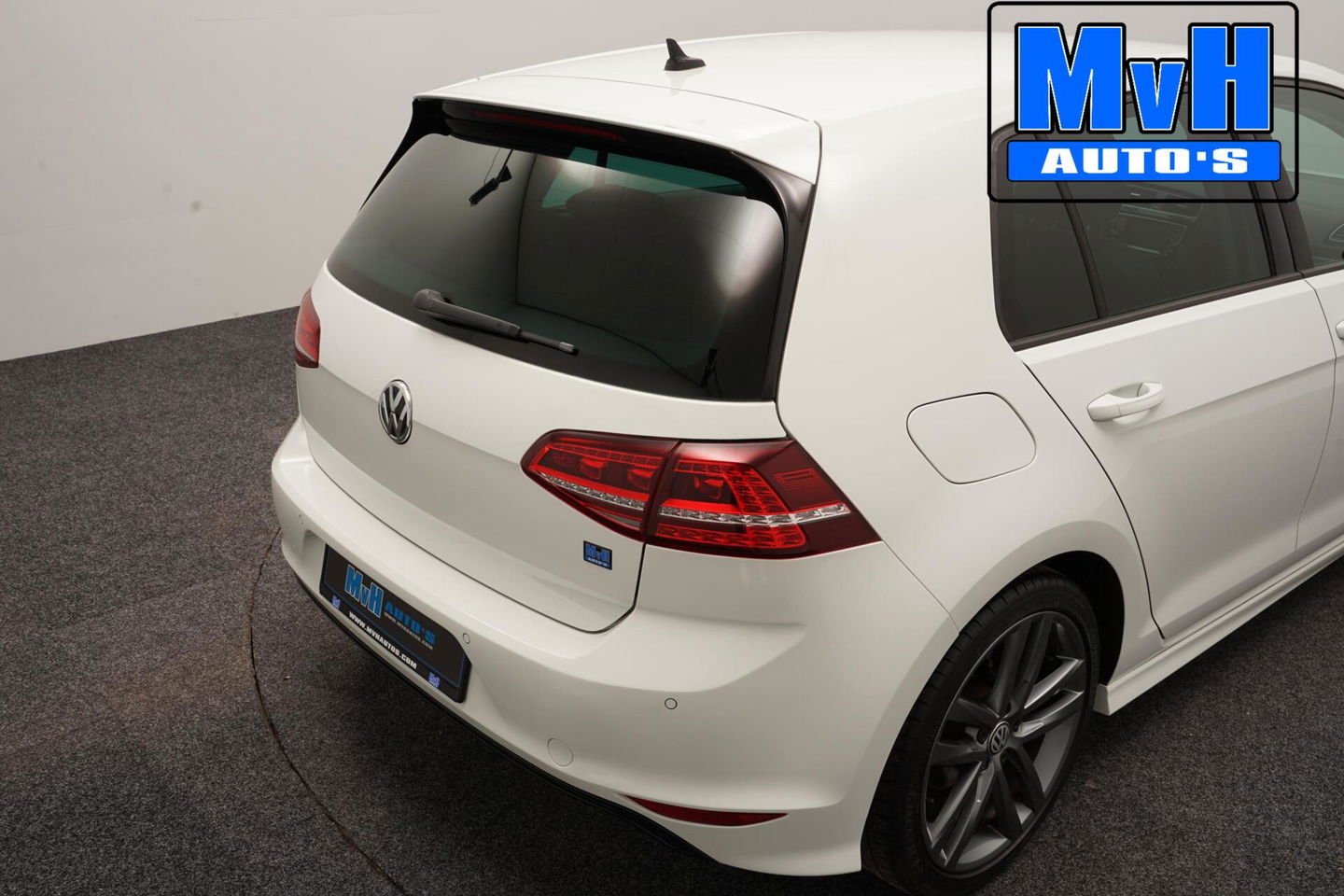Volkswagen Golf 1.2 TSI Business Edition R-Line|CAMERA|TREKH