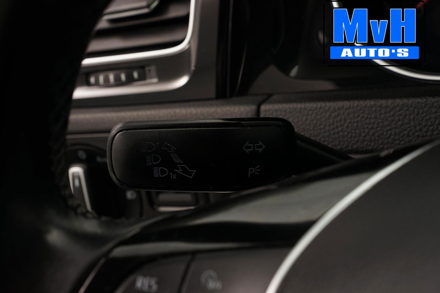 Volkswagen Golf 1.2 TSI Business Edition R-Line|CAMERA|TREKH