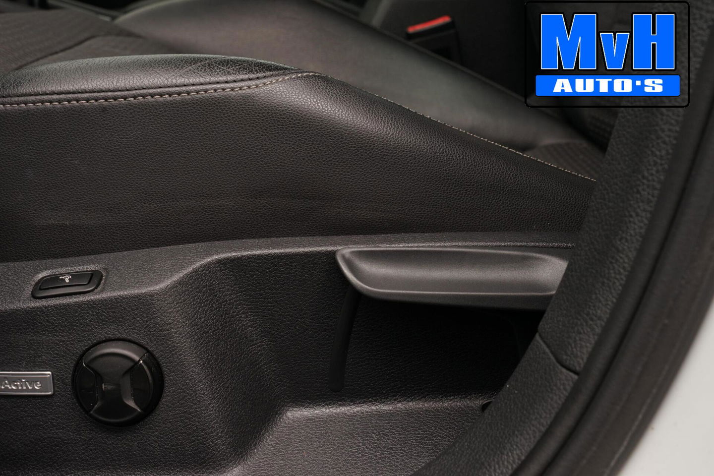 Volkswagen Golf 1.2 TSI Business Edition R-Line|CAMERA|TREKH