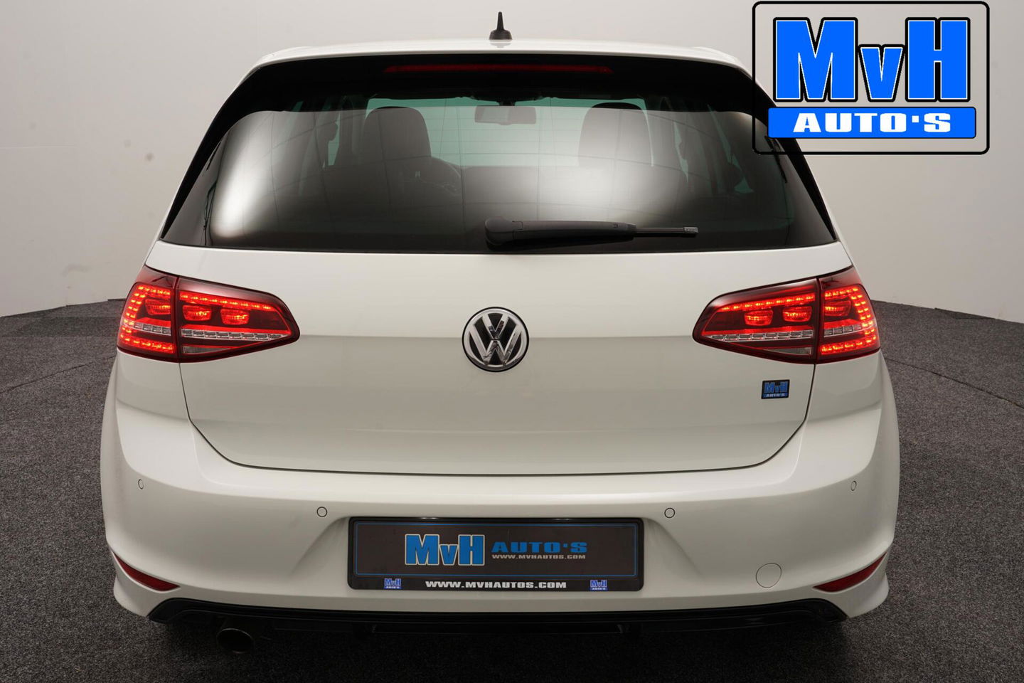 Volkswagen Golf 1.2 TSI Business Edition R-Line|CAMERA|TREKH