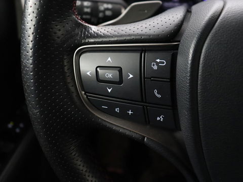Lexus UX 250h F Sport Line | Schuifdak | Stoelverwarming | Alcantara | Adaptive cruise | Keyless | Full LED | Elektrische stoelen | Climate control | Bluetooth | Sportstoelen